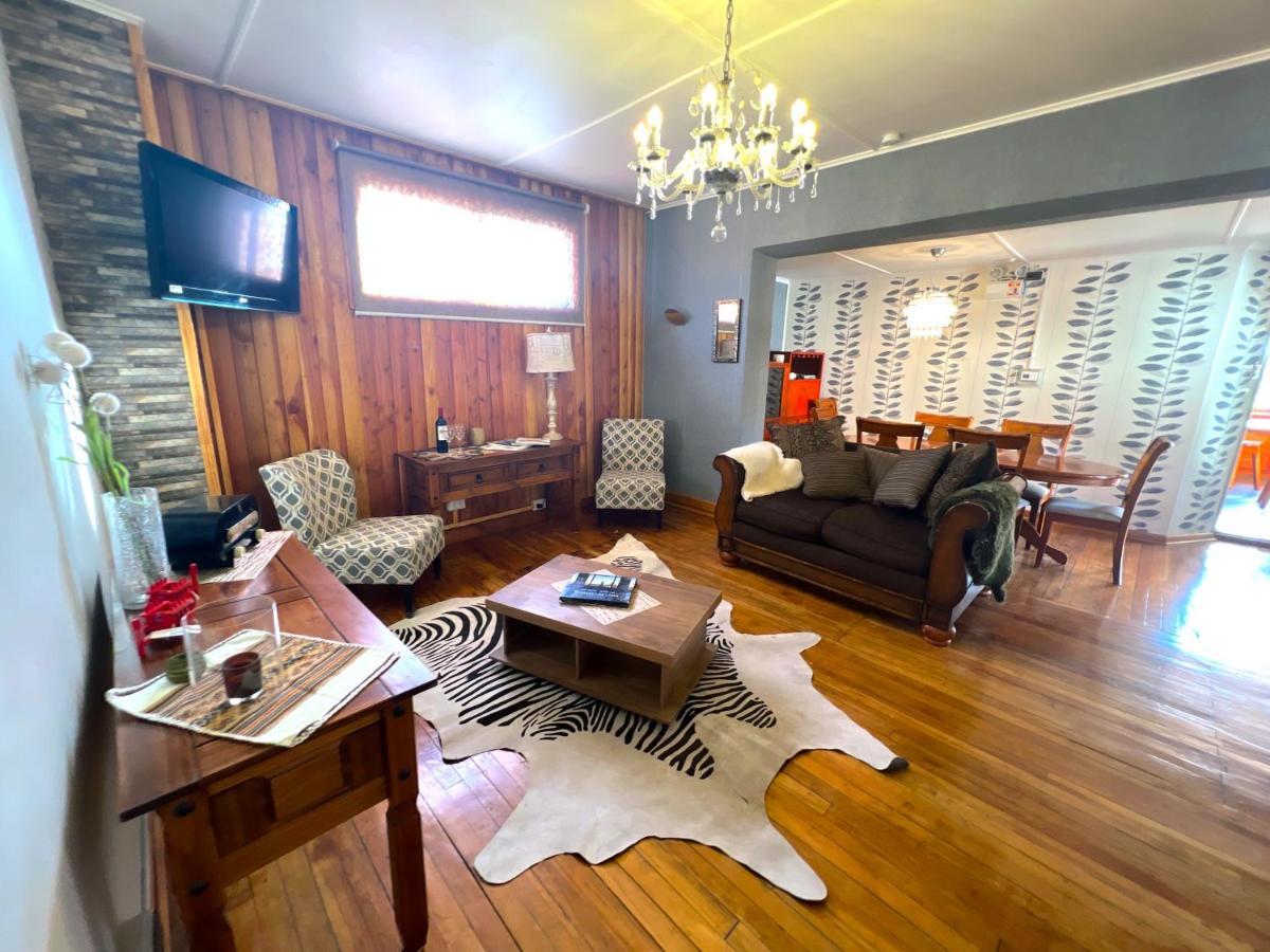 شقة Incredible Downtown Duplex With Interior Backyard بونتا أريناس المظهر الخارجي الصورة