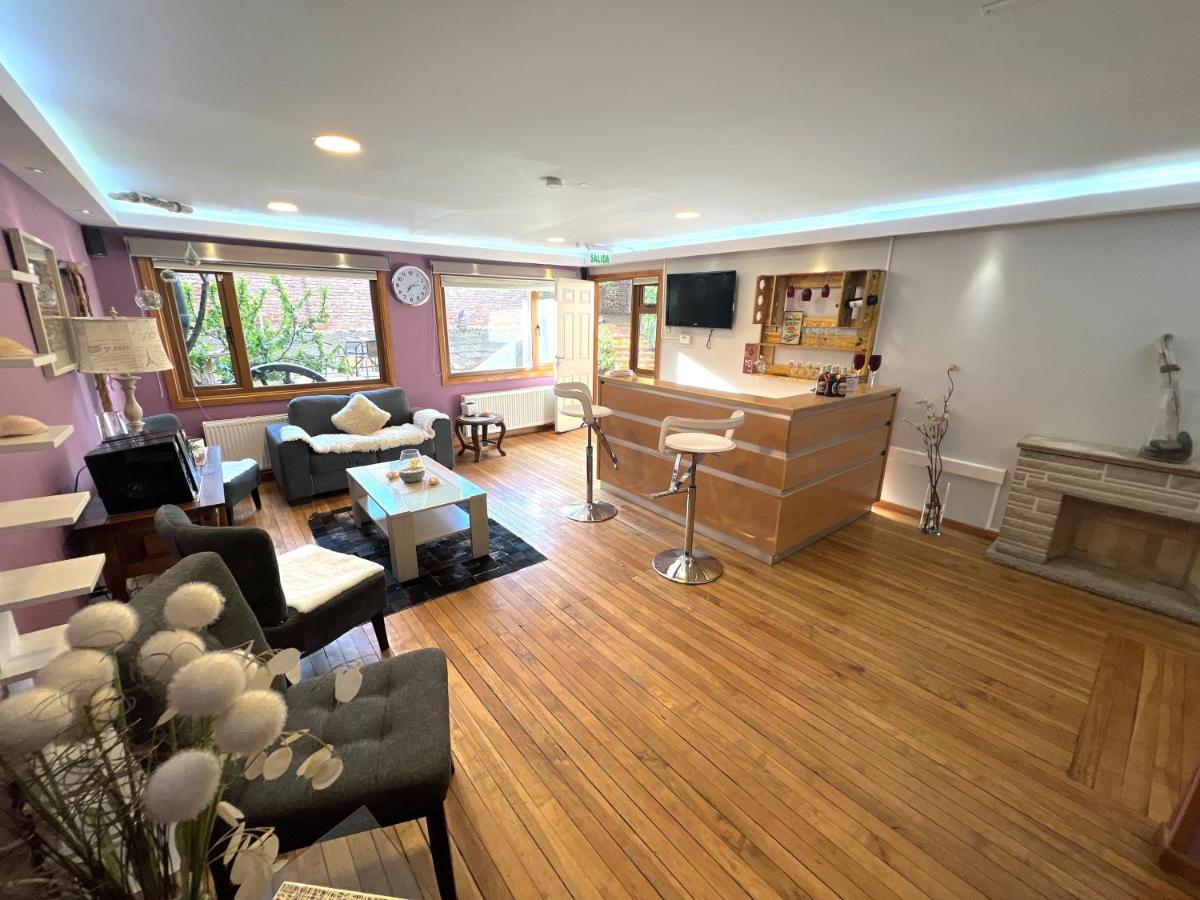 شقة Incredible Downtown Duplex With Interior Backyard بونتا أريناس المظهر الخارجي الصورة