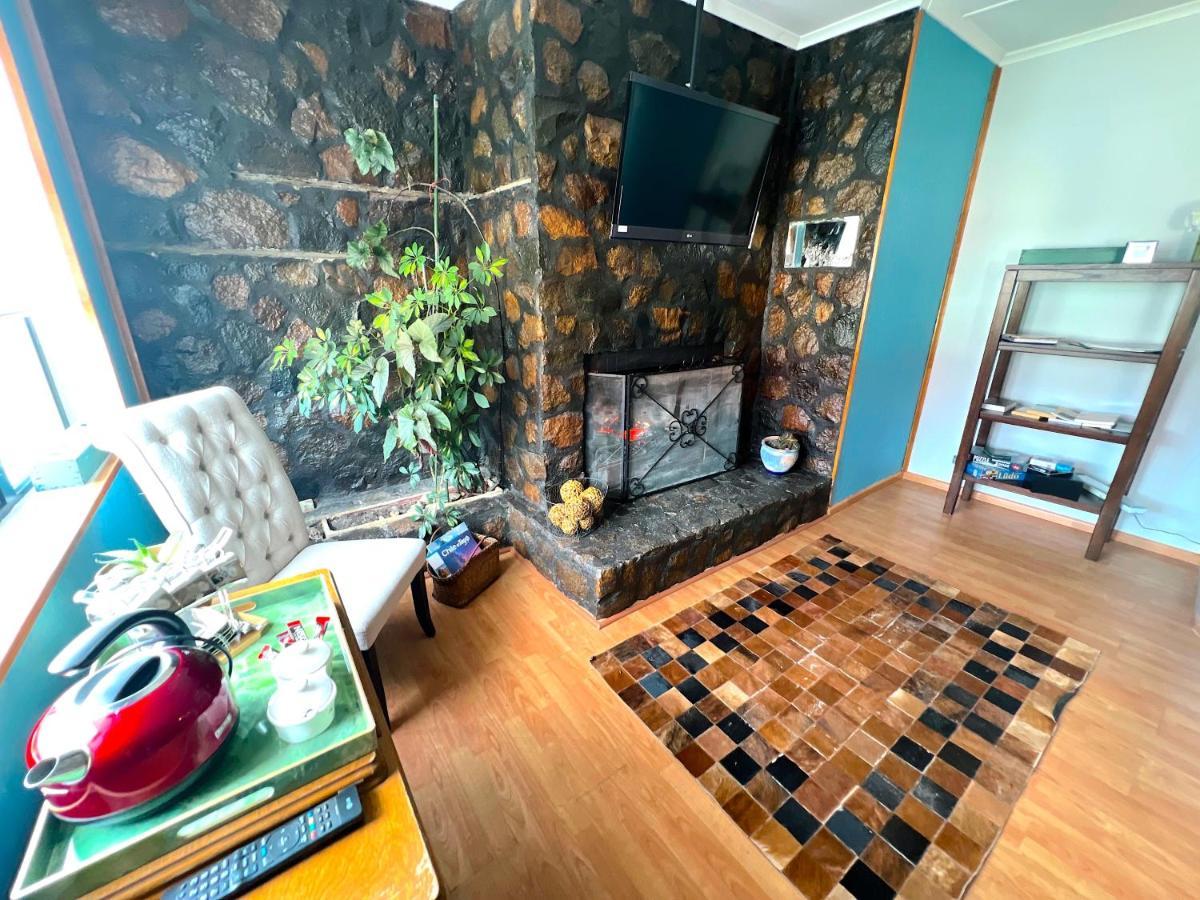 شقة Incredible Downtown Duplex With Interior Backyard بونتا أريناس المظهر الخارجي الصورة