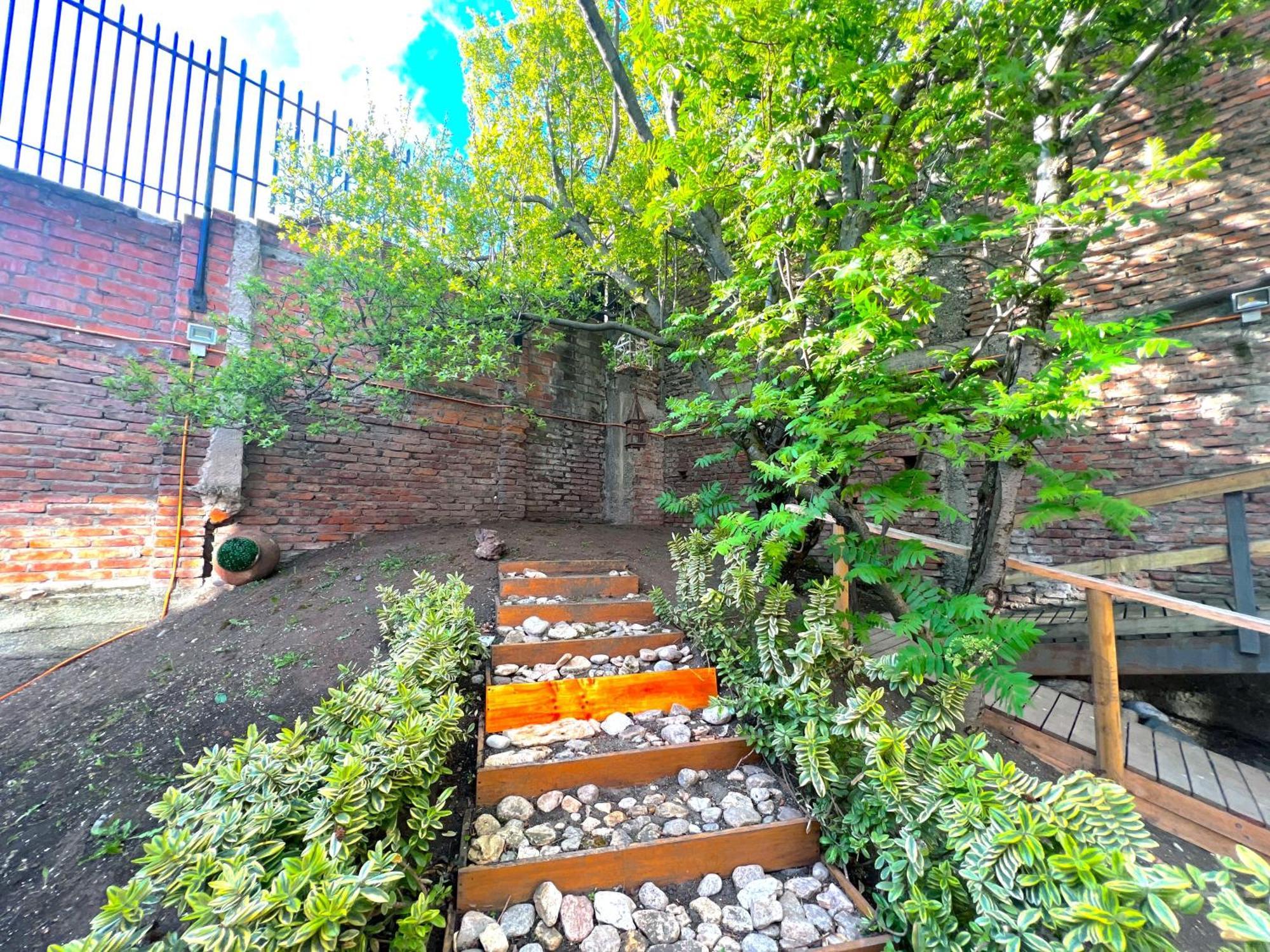 شقة Incredible Downtown Duplex With Interior Backyard بونتا أريناس المظهر الخارجي الصورة